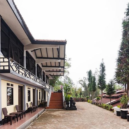 Oyo 1852 Intan Bromo Homestay Pasuruan Exteriör bild