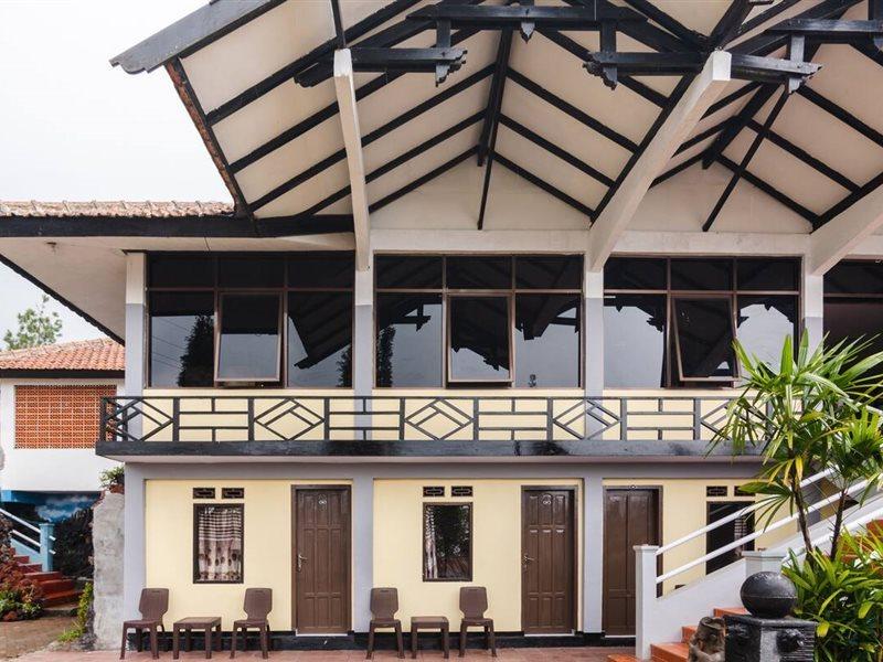 Oyo 1852 Intan Bromo Homestay Pasuruan Exteriör bild