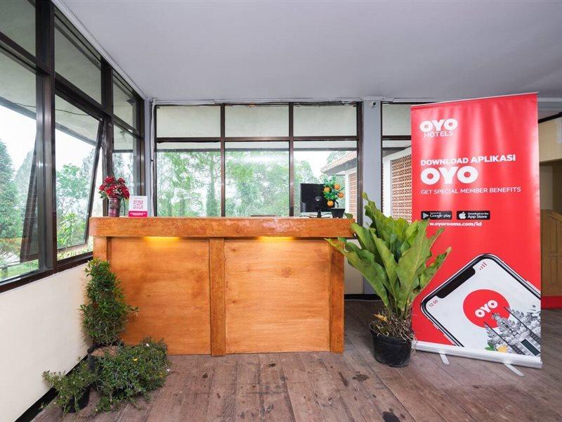 Oyo 1852 Intan Bromo Homestay Pasuruan Exteriör bild