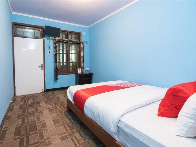 Oyo 1852 Intan Bromo Homestay Pasuruan Exteriör bild