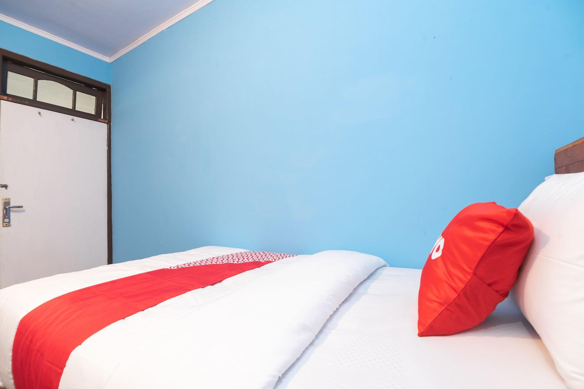 Oyo 1852 Intan Bromo Homestay Pasuruan Exteriör bild