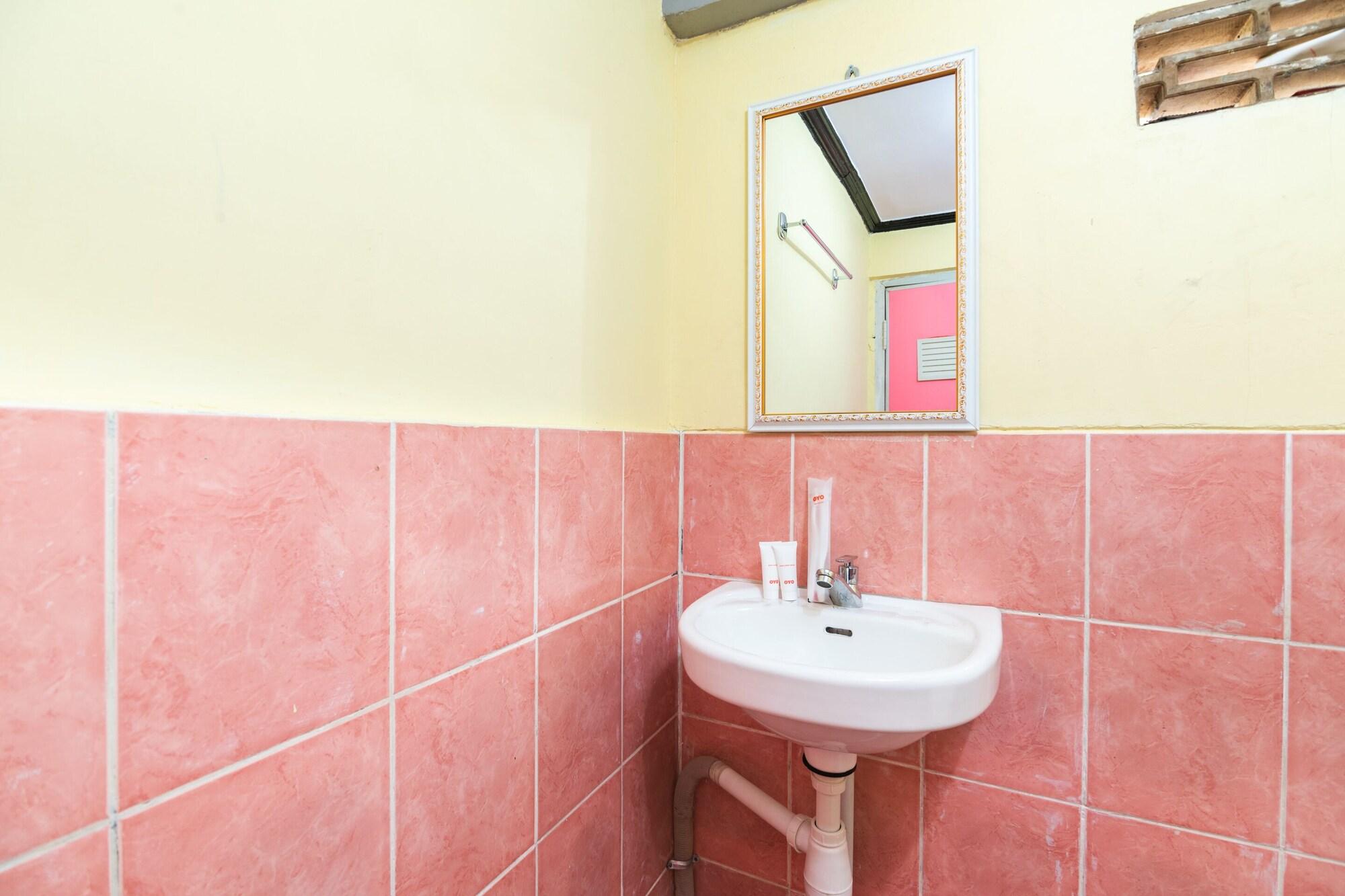 Oyo 1852 Intan Bromo Homestay Pasuruan Exteriör bild