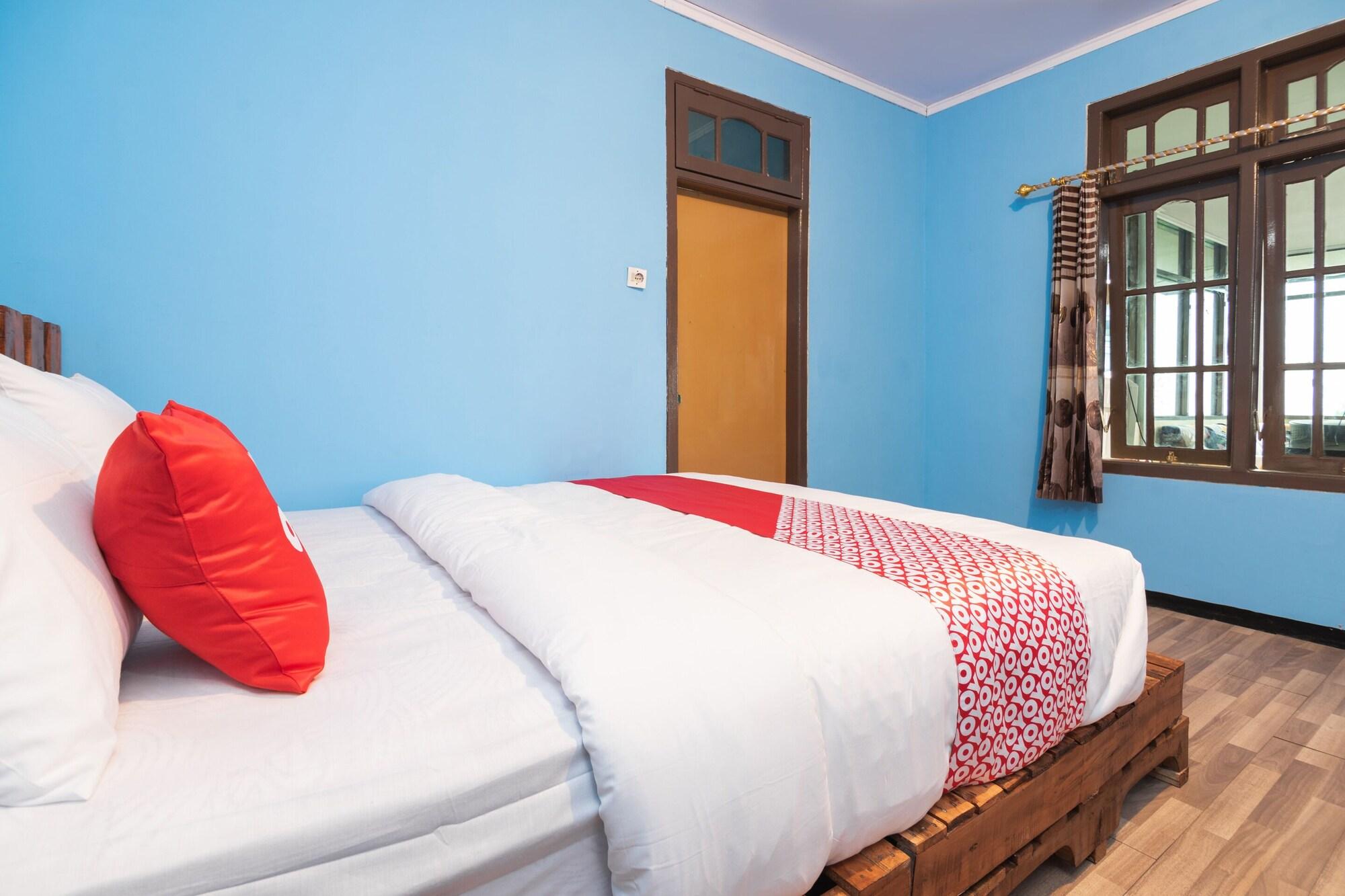 Oyo 1852 Intan Bromo Homestay Pasuruan Exteriör bild