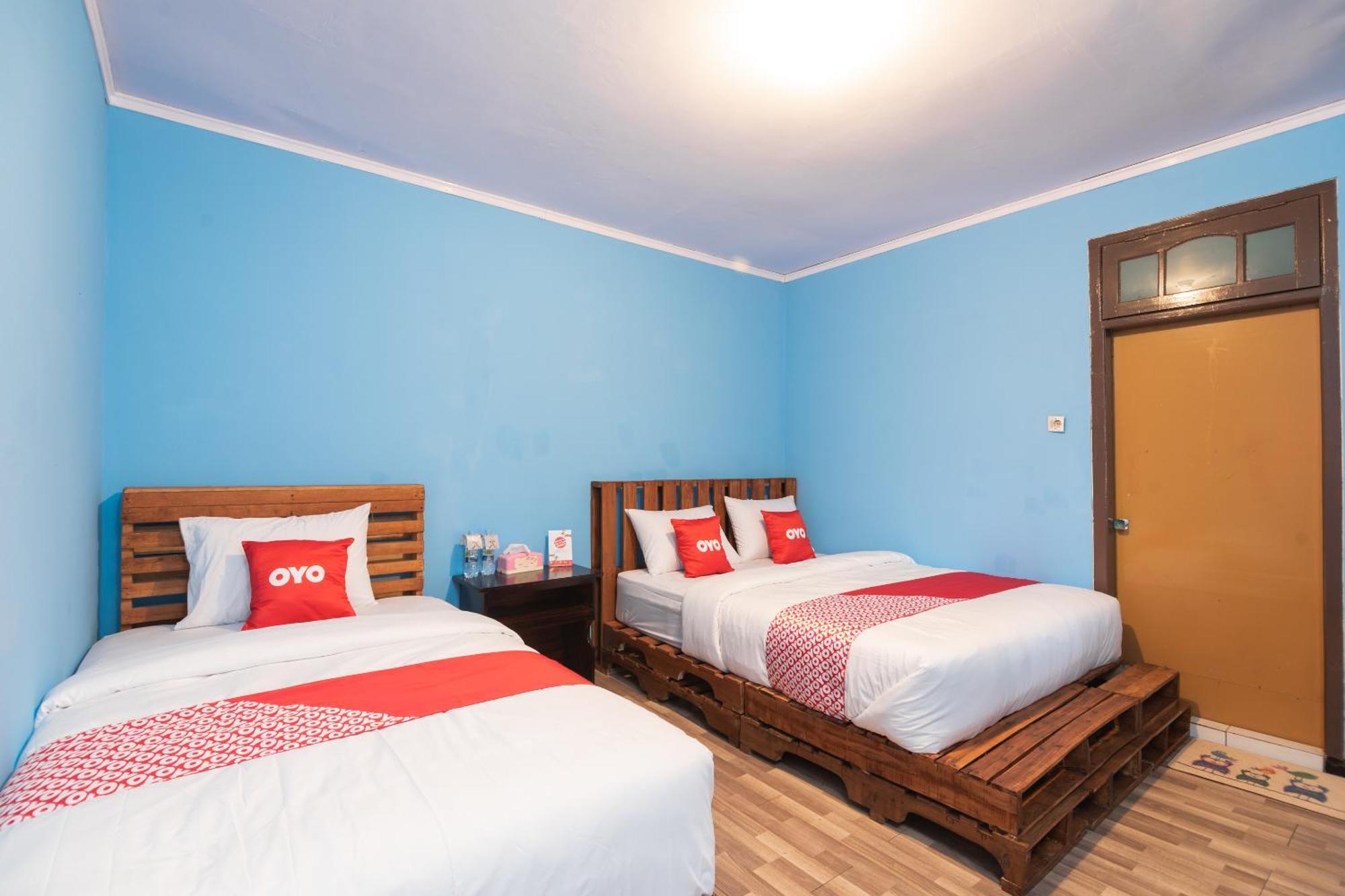 Oyo 1852 Intan Bromo Homestay Pasuruan Exteriör bild