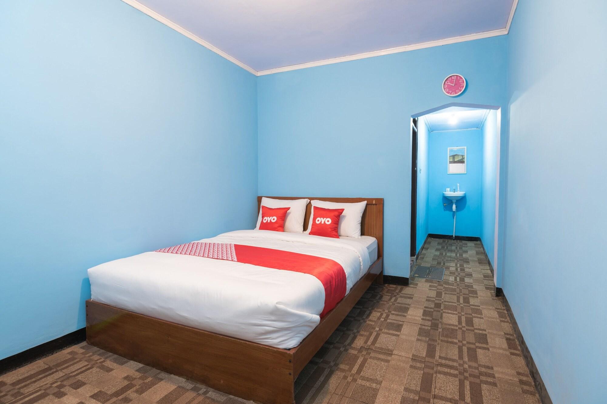 Oyo 1852 Intan Bromo Homestay Pasuruan Exteriör bild