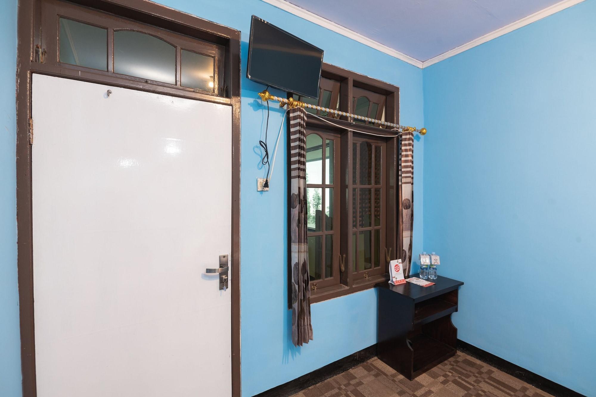 Oyo 1852 Intan Bromo Homestay Pasuruan Exteriör bild
