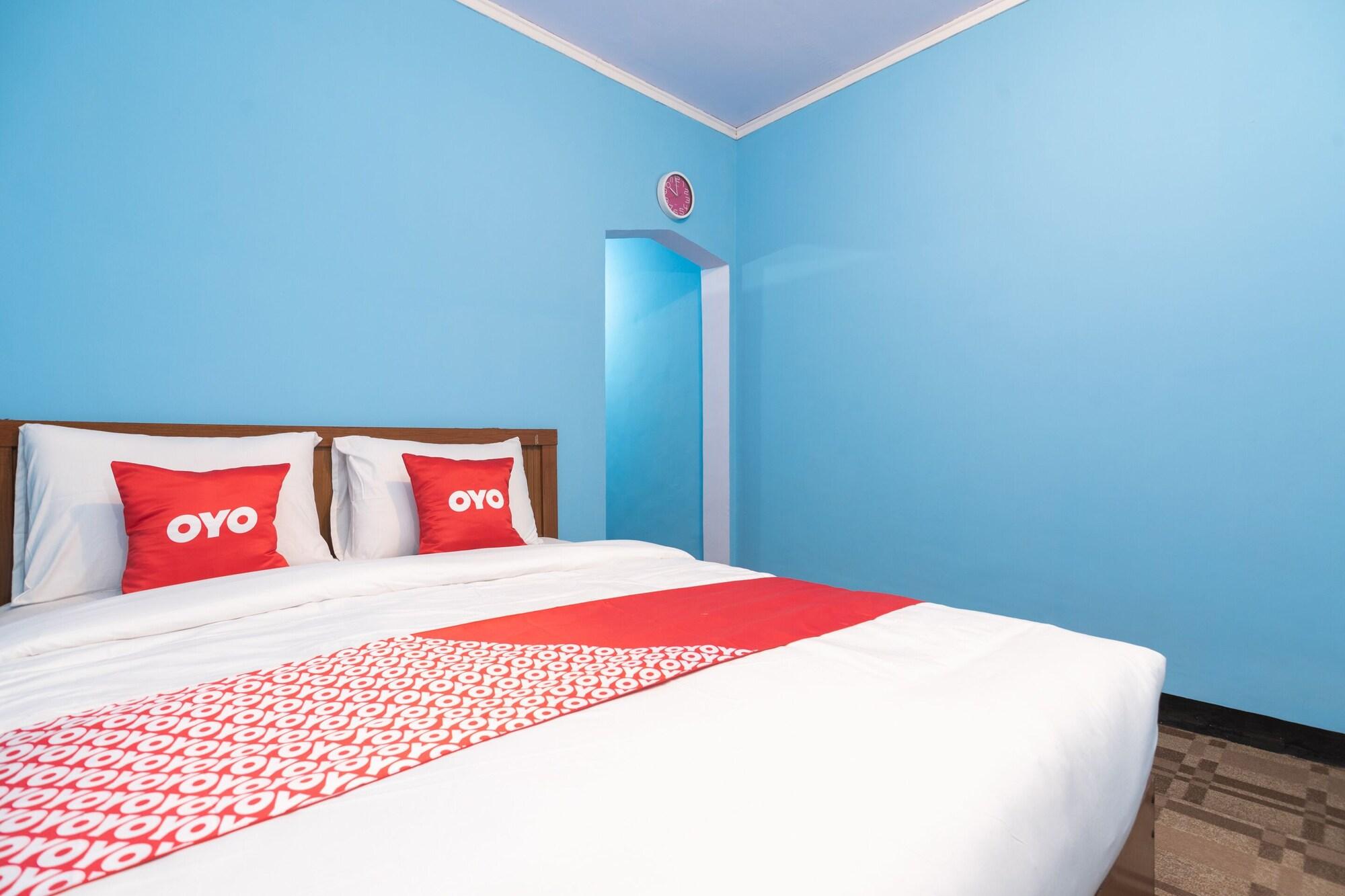 Oyo 1852 Intan Bromo Homestay Pasuruan Exteriör bild