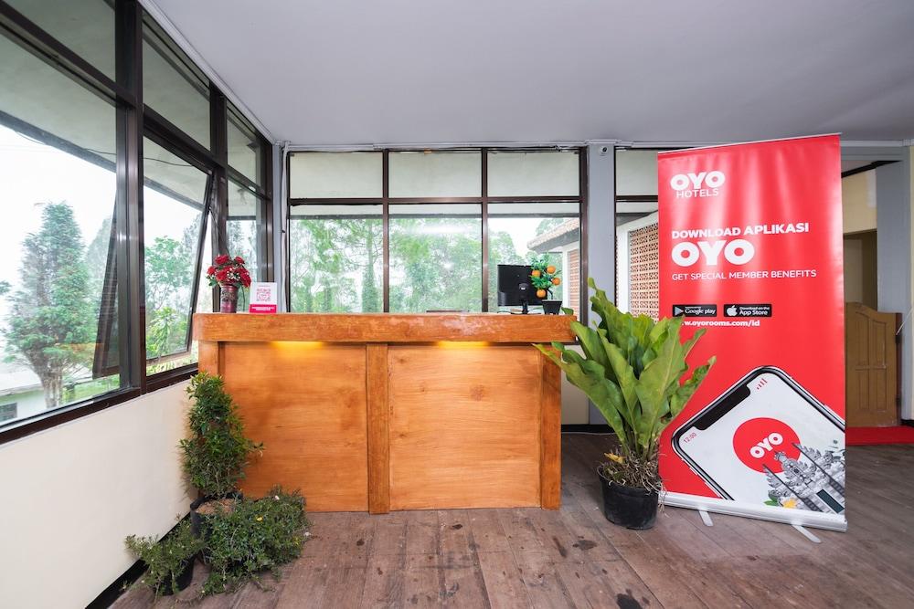 Oyo 1852 Intan Bromo Homestay Pasuruan Exteriör bild