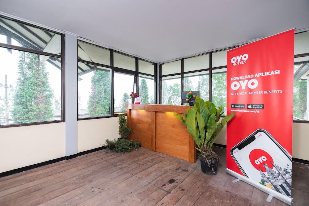 Oyo 1852 Intan Bromo Homestay Pasuruan Exteriör bild