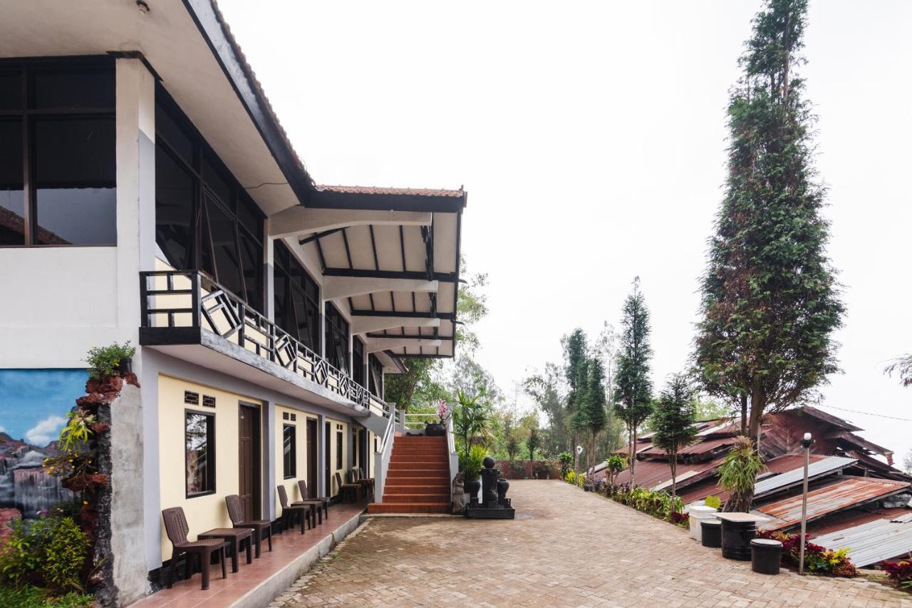 Oyo 1852 Intan Bromo Homestay Pasuruan Exteriör bild