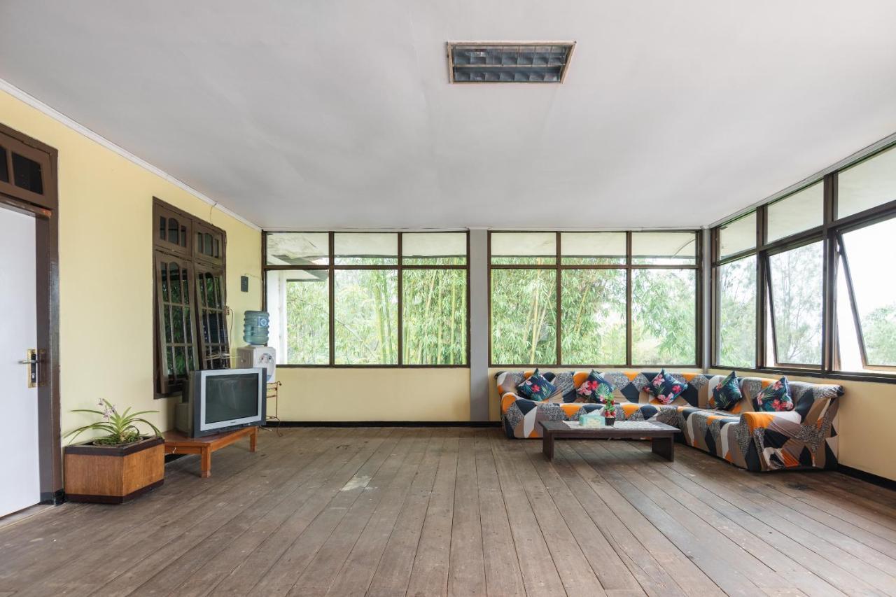 Oyo 1852 Intan Bromo Homestay Pasuruan Exteriör bild