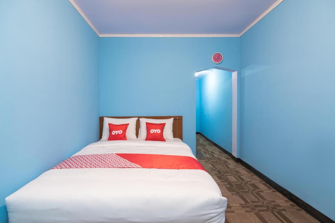 Oyo 1852 Intan Bromo Homestay Pasuruan Exteriör bild