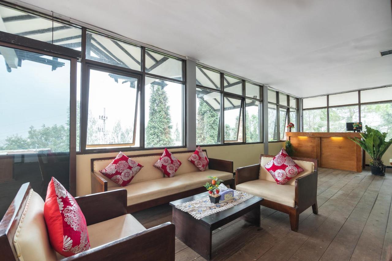 Oyo 1852 Intan Bromo Homestay Pasuruan Exteriör bild